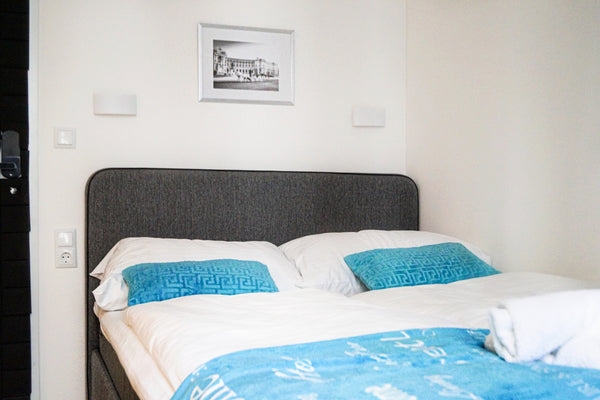 Ein schönes und modernes Zimmer mitten auf der berühmten Mariahilferstraße im Ze  Lovely Double Room w/ Yardview - Perfect Shopping Entire rental unit vacation rental 49509052