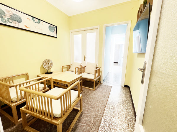UooHome302 is a 60 sq.m flat with cozy two-bedroom. recently decorated with wood GR UooHome 302, Comfy mattress, Close  Subway, Aircon Entire rental unit vacation rental 38076458