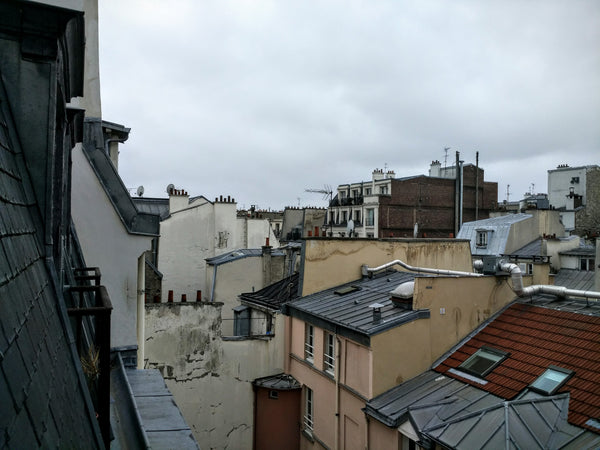 Ce petit studio refait entièrement à neuf est très lumineux et idéalement situé  Paris, France Charming apt near Canal St Martin Entire rental unit vacation rental 9748982