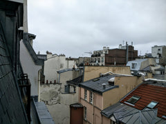 Ce petit studio refait entièrement à neuf est très lumineux et idéalement situé  Paris, France Charming apt near Canal St Martin Entire rental unit vacation rental 9748982