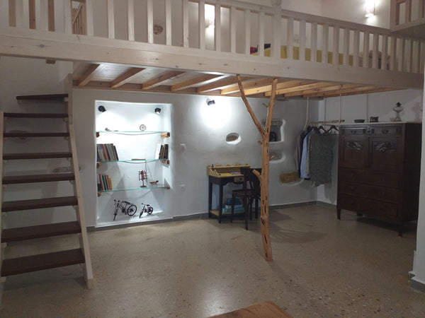 O Ήμελλος (δίδυμος) πήρε το όνομα του από το παλιό ομώνυμο κτίσμα που βρίσκονταν Naxos, Greece Ήμελλος1, Imellos1, καινούριο σπίτι  με κήπο. Cycladic home vacation rental 42781379