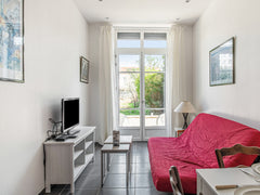Located a few steps from Léon Bérard Center and East Hospitals, this nice and ve Paris, France Charming and calm flat with terrace in Grange Entire rental unit vacation rental 43618033