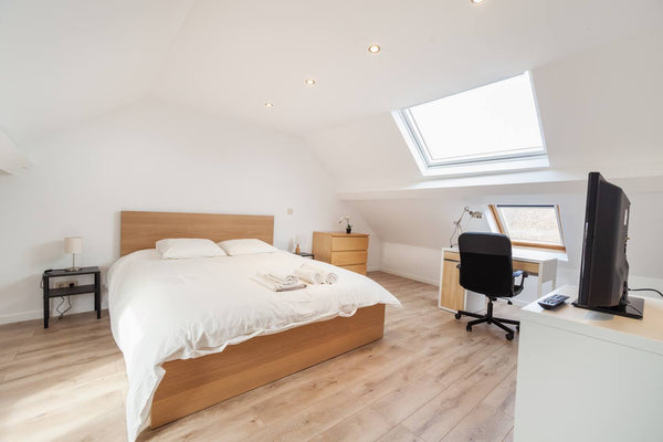 CITY VIEWS & NATURAL LIGHT<br /><br />On the last floor of a typical Belgian gue  ☆Charming room close to City Center <2min Station☆ Private room in home vacation rental 39375786