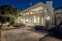 Efrossini Suites is located in Akrotiri, in the Kounoupidiana area, close to uni  Efrossini 2, Πολυτελές σπίτι 3 επιπέδων Entire rental unit vacation rental 663378763509430713