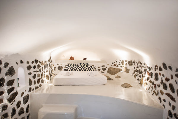 Traditional troglodyte villa situated at the top of Pyrgos's medieval village, r  Villa Fekibis, 6+ persons, pool, sea view! Cycladic home vacation rental 19726266