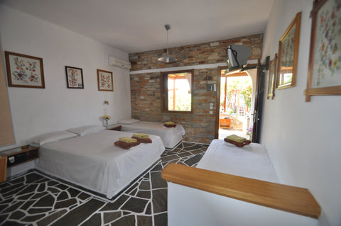 a lovely beautiful room for 4 people next to the sandy beach on the amazing isla Greece 4.2) Room for four people by the beach! Private room vacation rental 12036189