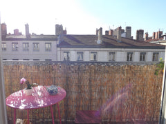 Bonjour,<br />Notre appartement est situé à deux pas des berges du Rhône, proche Lyon, France Appartement pour couple Entire rental unit vacation rental 12804631