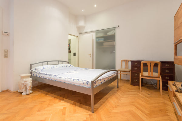 The apartment is located in the heart of Vienna's trendiest district - 