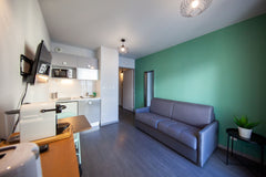 Petit studio situé dans le quartier La Mouche et proche des transports. <br />Il Lyon, France Le Petit Hector -studio cosy avec parking -Debourg Entire rental unit vacation rental 565667561204087957
