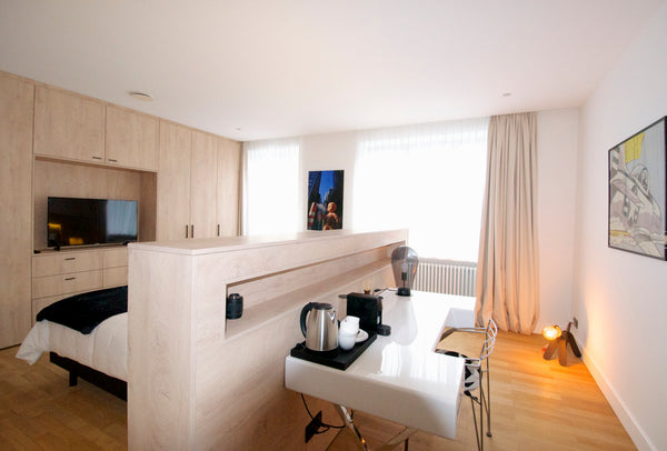 Suite de 28M²  vue sur jardin, une déco raffinée . Lit King Size, grand dressing  B&B Suites 124 Séréna 28M² Vue jardin Private room in bed and breakfast vacation rental 650428515005351501