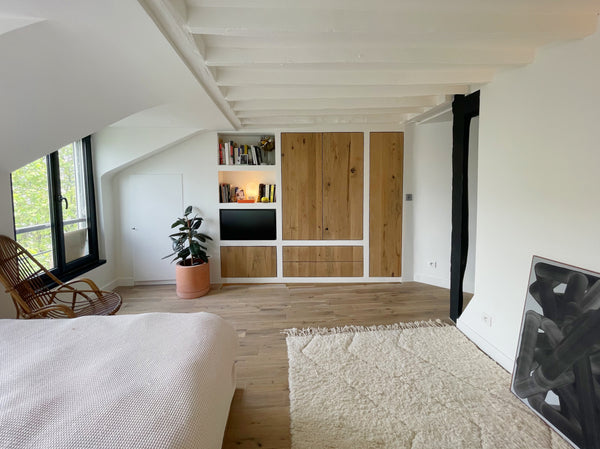 Top-floor apartment in a typical city-center Parisian building, in the earth of  Paris, France Cosy Top-floor Design Apartement - Le Marais Entire rental unit vacation rental 4859441