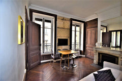 Warm apartment located on the 3rd floor with elevator, in the heart of the Presq Lyon, France Orpi Constantine14 Hyper Centre Lyon Opéra Entire rental unit vacation rental 27535174
