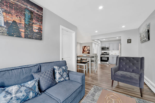 It's beautiful newly renovated three (3) bedrooms apartment located in the heart New York, NY Rental unit in Queens · ★4.77 · 3 bedrooms · 3 beds · 1 bath Entire rental unit vacation rental 49777208