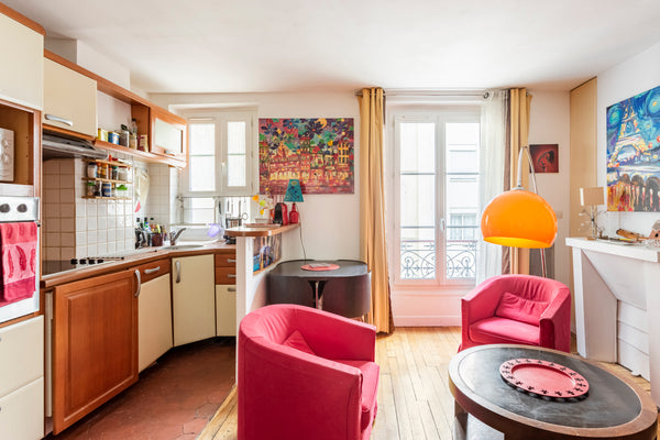 Pretty little two pieces, with american kitchen, one room very calm, see on a ga Paris, France Two pieces in the heart of Paris. Entire rental unit vacation rental 6354543