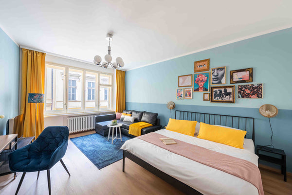 Nově zrekonstruovaný, plně zařízený prostorný a tichý 2 pokojový byt s balkónem   COLOURFUL MODERN FLAT / BALCONY / CHARLES BRIDGE Entire condo vacation rental 628295230246158063