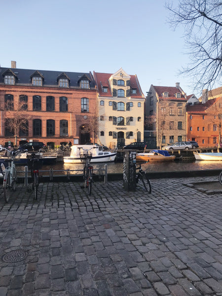 Awesome location at Christianshavn with private balcony .<br />Feel like home in Copenhagen, Denmark Amazing Christianshavn with private balcony. Entire rental unit vacation rental 30526269