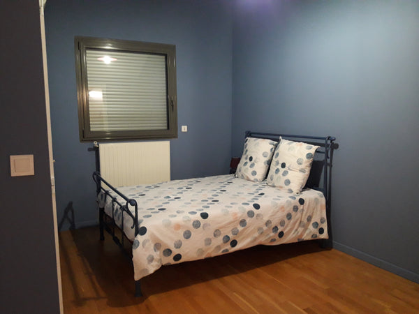 J'ai une maison moderne au calme dans l'ouest lyonnais avec un petit jardin.<br  Lyon, France LYON: maison au calme Private room in townhouse vacation rental 28038352