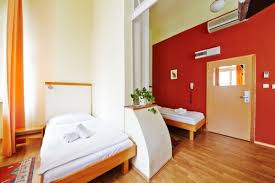 Hotel Museum se nachází v centru Prahy, 50 metrů od Národního muzea. Nabízí klim  Dvoulůžkový pokoj s výhledem do zahrady Room in hotel vacation rental 649243079883268121
