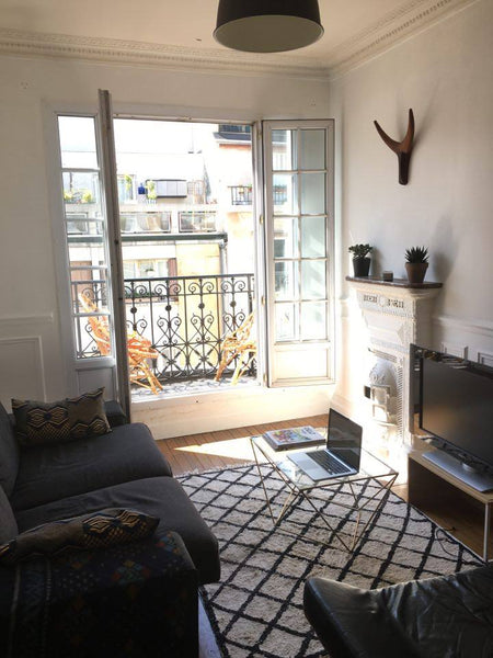You are welcomed to my cozy apartment in 18th district. <br />Less 10 min walk t Bordeaux, France Cozy apartment in 18th district near Montmartre Entire rental unit vacation rental 14148311