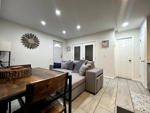 Tranquil 2-Bedroom Bronx Getaway with Private Outdoor Space<br /><br />Discover  New York, United States Rental unit in The Bronx · 2 bedrooms · 3 beds · 1 bath Entire rental unit vacation rental 863806356540675439