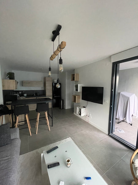 Appartement agréable et lumineux à 4min à pied  du tram et 12min du métro. Quart Aurillac, France Appartement T2 neuf et lumineux Entire rental unit vacation rental 769340931531537306