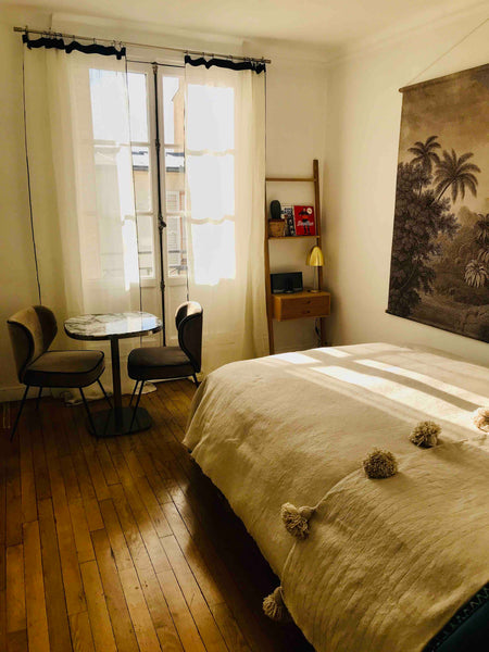 Fluent English spoken<br /><br />Au cœur du Montmartre typique et secret, à un e Balaruc-les-Bains, France Studio de charme près Place du Tertre Montmartre Entire rental unit vacation rental 29766159