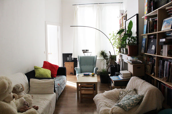 Grand appartement de 110m2 dans un immeuble classé de Bruxelles avec peintures a Brussels, Belgium Bel appartement central et typiquement bruxellois Entire rental unit vacation rental 35798185