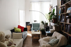 Grand appartement de 110m2 dans un immeuble classé de Bruxelles avec peintures a Brussels, Belgium Bel appartement central et typiquement bruxellois Entire rental unit vacation rental 35798185