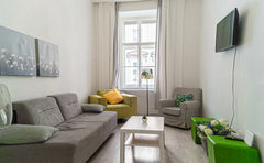 Eine hübsche und gemütliche kleine Wohnung im Herzen Wiens mitten im Botschaftsv  Central 1BR Apt. -Ideal for LongStays Entire rental unit vacation rental 49961954