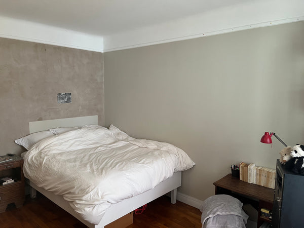 Homestay room with large and comfortable bed, private bathroom, windows overlook Paris, France Chambre grand confort et sa salle de bain Private room in bed and breakfast vacation rental 3995666