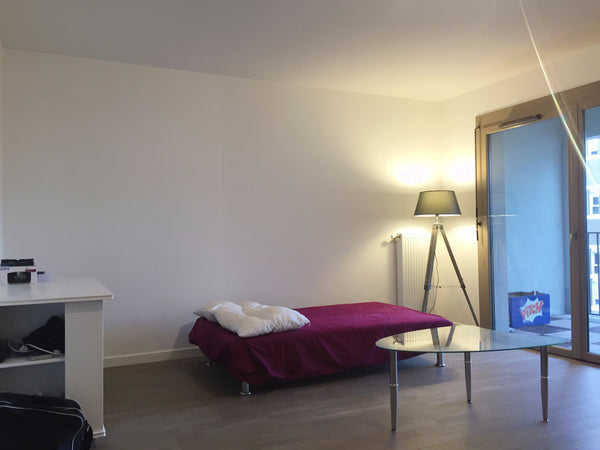 Appartement très bien situé, à côté des transports en commun et des commerces, d La Bâtie-Montgascon, France Appartement neuf, Lyon 8, 4 personnes, avec garage Entire rental unit vacation rental 21402550