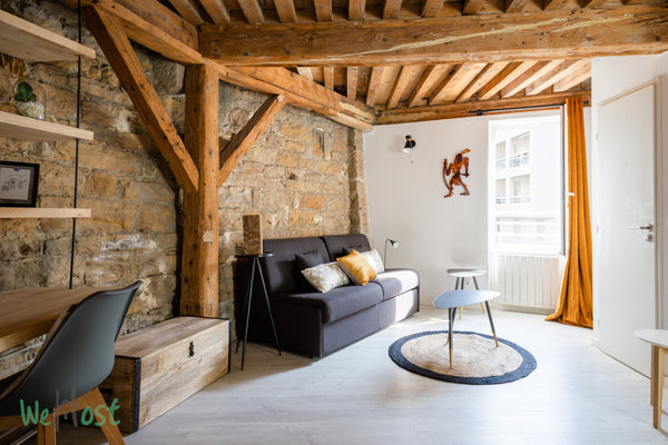 This well-decorated 20 sqm studio located near the Croix-Rousse is the ideal pla Lyon, France Beautiful studio near Croix Rousse Entire rental unit vacation rental 52239139