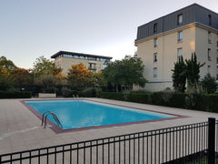 Au cœur d'une résidence calme, appartement composé d'une chambre et d'un grand s Bordeaux, France La Pie qui Chante, Home's Entire condo vacation rental 32630844
