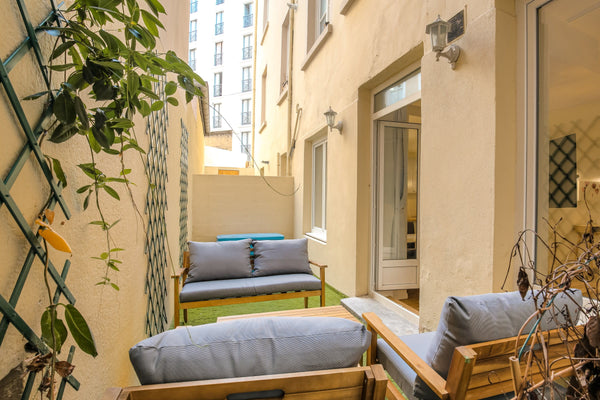 Well appointed apartment with a beautiful terrace, located on the banks of the R Lyon, France Cozy apartment with terrace - Near Lyon peninsula Entire rental unit vacation rental 45520950
