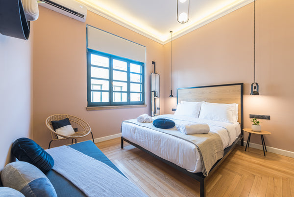 This double 19m room can accommodate up to 2 guests plus a child.High ceilings g Athens, Attica, Greece Moon & Stars - R3 Double room - 