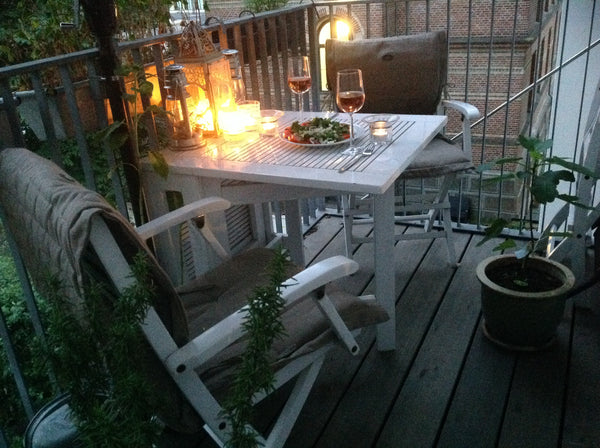 Bright high-ceiling room with balcony to be rented out. The room includes a cozy Copenhagen, Denmark Heart of CPH, balconies, lakes, metro, restaurants Entire rental unit vacation rental 27000498