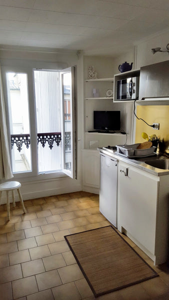 Nice and cosy non- smoking studio of 14sqm on the 6th floor with lift.<br />Inde Paris, France Cosy apartment central Paris Entire rental unit vacation rental 18661007