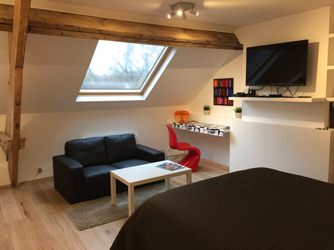 At the heart of Chatelain, warm studio for 2 persons, fridge, coffee, tea, micro Brussels, Belgium Charming Studio - Châtelain Entire rental unit vacation rental 4543524