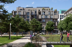 A proximité immédiate du centre commercial de la  part dieu(gare sncf), du métro Lyon, France Appartement La buire Entire rental unit vacation rental 11944729