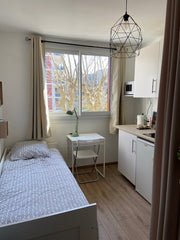 Studette (Avenue  EISENHOWER 69005 LYON) entièrement  rénovée et meublée d’envir Sainte-Foy-lès-Lyon, France LES BATTIERES JOLIE STUDETTE PROCHE TT COMMODITES Entire rental unit vacation rental 47894756