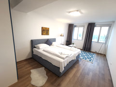 Wir vermieten ein versperrbares Privatzimmer in einer 80m² großen Wohnung. Es gi Vienna, Austria Privatzimmer für max. 2 Personen, U-Bahn, Toplage. Private room in condo vacation rental 45527934