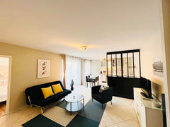 Logement avec  terrasse et parking. A proximité de l'université Lumière et du Mé Lyon, France ✨NID DOUILLET CHIC PARKING GRATUIT Entire rental unit vacation rental 649852782852842274