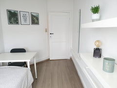 Chambre simple située dans un appartement de 2 chambres. La chambre possède un v Brussels, Belgium New single Room @City center Private room in bed and breakfast vacation rental 42059260