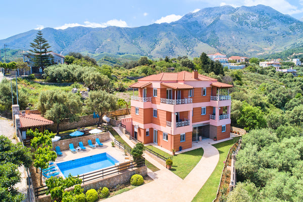 Die Villa Aqua Mare ist unterteilt in zwei geräumige Maisonette-Wohnungen.<br />  Villa Aqua Mare - Kurnas Entire villa vacation rental 562086100347262935