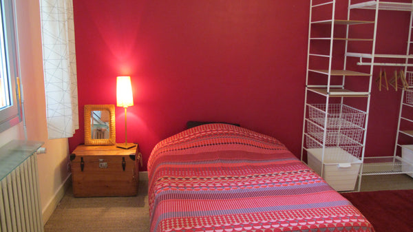 Chambre située dans une maison de ville, à 2 minutes à pieds de la gare Saint Je Bordeaux, France Chambre, coin cuisine, SDB privée Private room in townhouse vacation rental 8479057