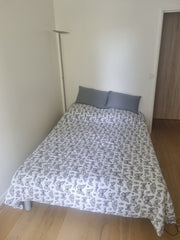 L'appartement est idéalement situé à deux pas de la Place de la Nation 75012. Au Paris, France Adorable chambre privée calme et très propre 75012 Private room in bed and breakfast vacation rental 29748764