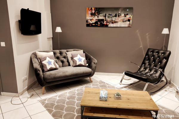 This studio is located at number 10th of Avenue Grande Armee close to Arc de Tri Paris, France Studio Apt - Arc de Triomphe Entire rental unit vacation rental 4168483