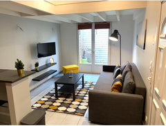 Charmant appartement avec petit extérieur à deux pas de la place Ravezie, idéal  France Splendide T1  idéalement situé proche tramway C 🤩 Entire rental unit vacation rental 49627147