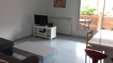 Appartement au 1er étage comprenant un séjour, une cuisine, une chambre parental Gradignan, France Appartement 80 m2 avec terrasse Entire condo vacation rental 25890198