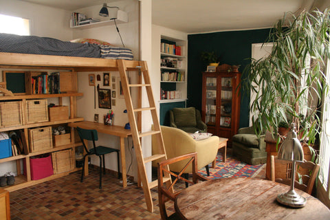 Appartement situé au 5e étage d'un immeuble parisien, une grande pièce faisant o Paris, France Typical Parisian Flat, very central Entire rental unit vacation rental 2484267